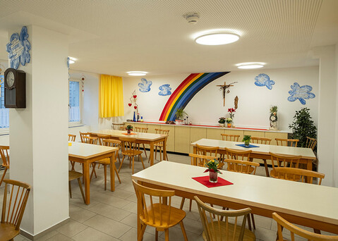 Gemeinschaftsraum einer kirchlichen Einrichtung